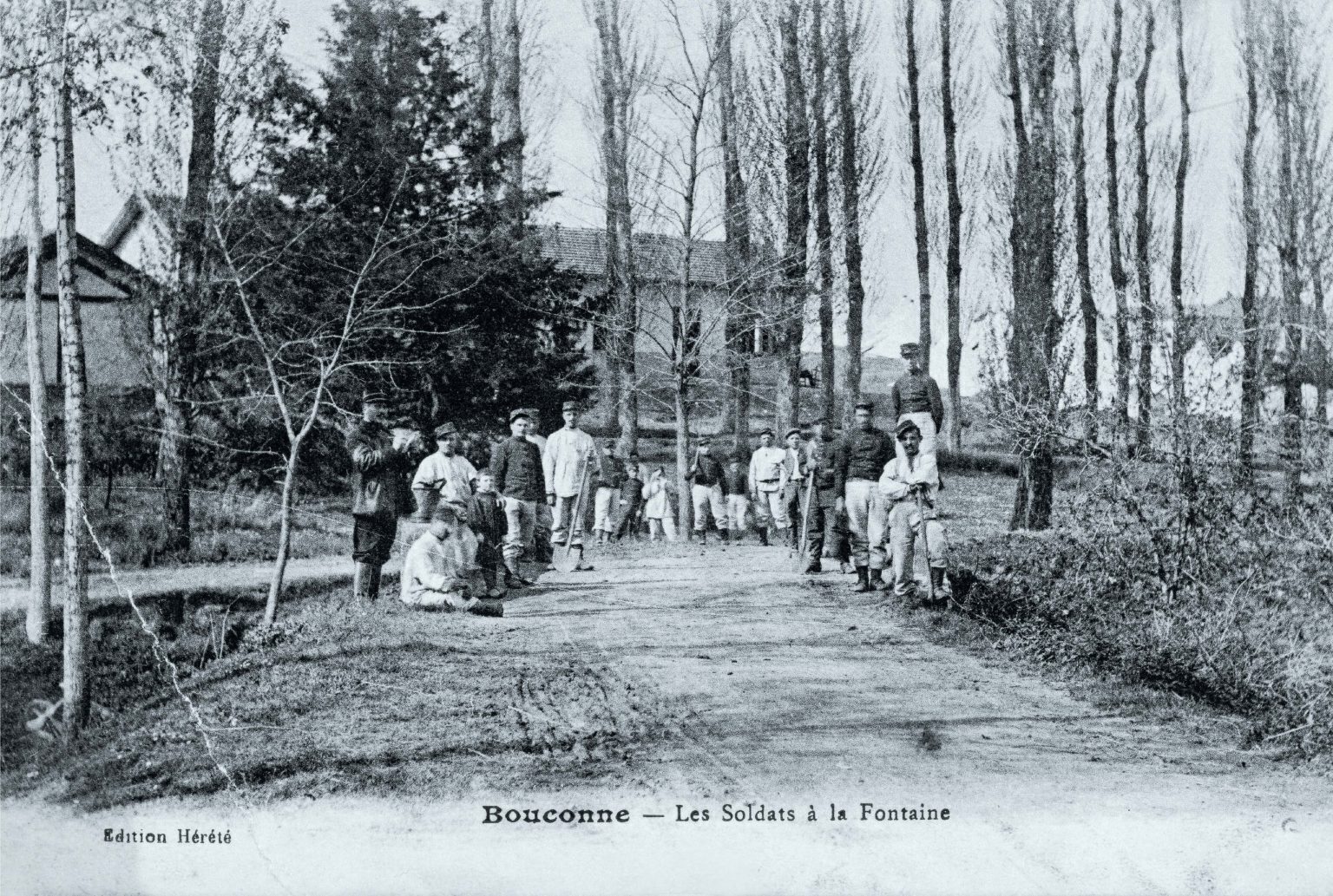 Les soldats à la fontaine – camp de Bouconne